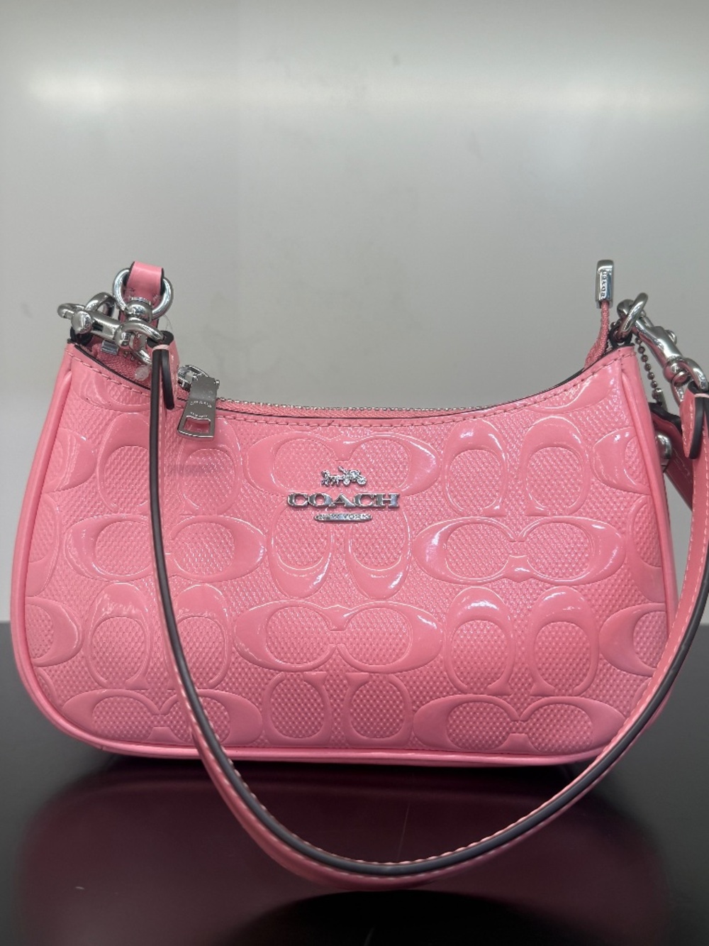 NWT Coach! Teri Mini Crossbody BagIn Signature Leather With Heart Charm 🌸 ccz29 - Picture 1 of 10